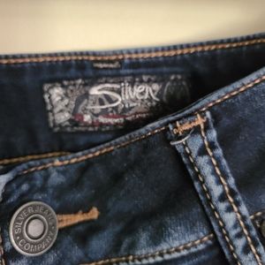 Silver brand ladies suki  mid capri jeans 23" inseam  waist 33/ L 24